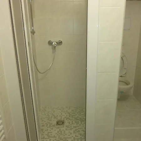 Van N Homestay Prague